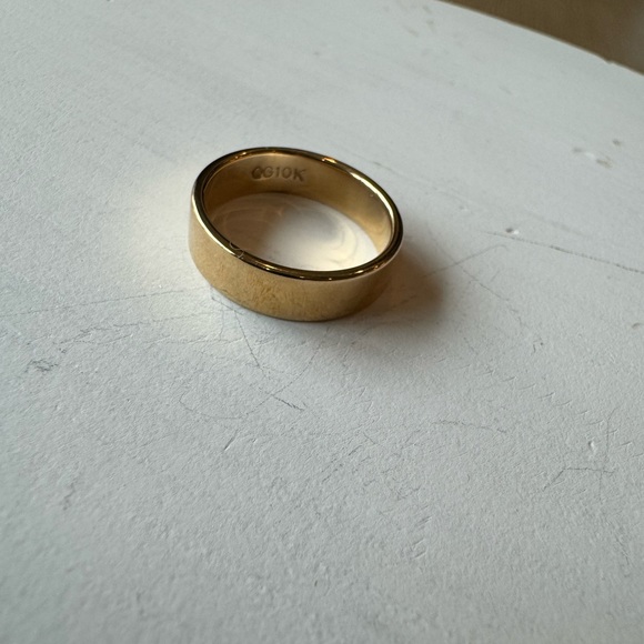 Sonia Jewels • 10kt Yellow Gold 5mm Flat Plain Classic Wedding Band • Size 6 - Picture 3 of 5